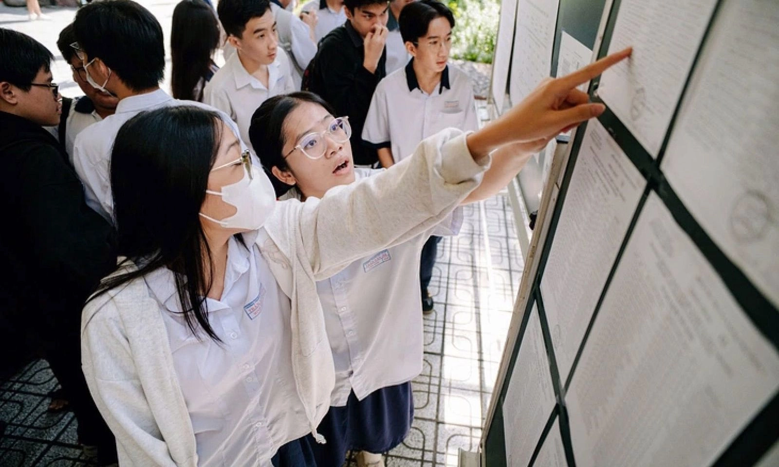 Điểm tin sáng 8/6: TPHCM công bố điểm thi lớp 10 |  Đề nghị miễn phí hóa đơn cho hộ kinh doanh