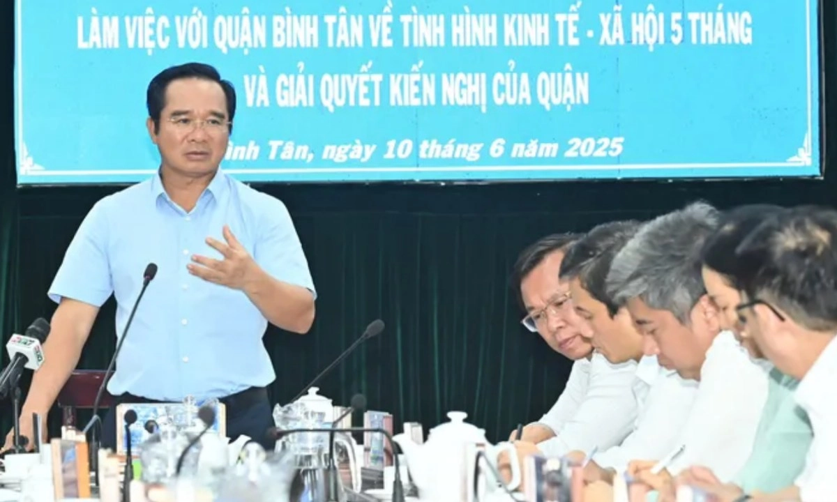 Chủ tịch TPHCM: Các hoạt động phục vụ dân phải liền mạch, không gián đoạn
