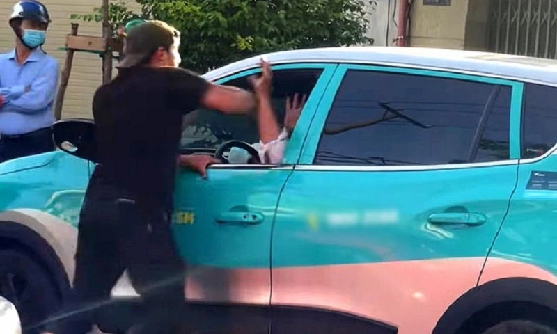 Xác minh clip tài xế taxi công nghệ bị hai người đàn ông đánh tới tấp ở quận 8 