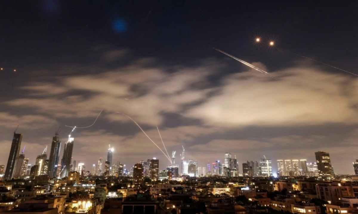 Iran tuyên bố “phản ứng tàn khốc”, mở đợt tấn công mới vào Israel
