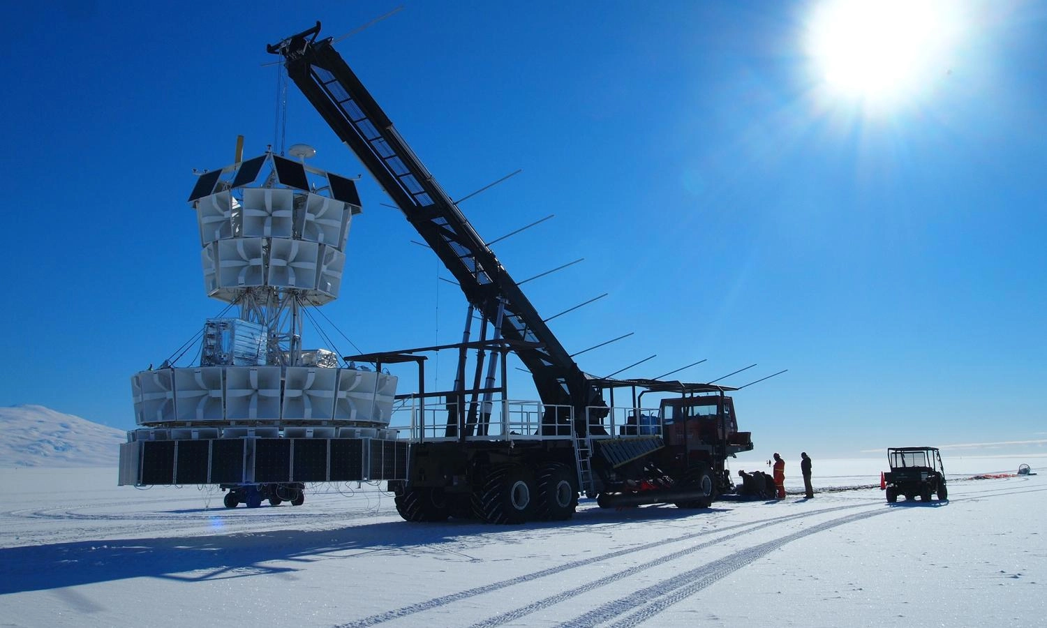 NASA phát hiện hai tín hiệu vô tuyến bí ẩn từ “hướng không thể giải thích”