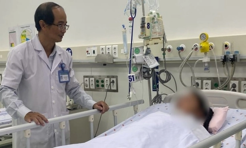 Truyền hơn 10 lít máu cứu sống bệnh nhi sốt xuất huyết nguy kịch ở TPHCM
