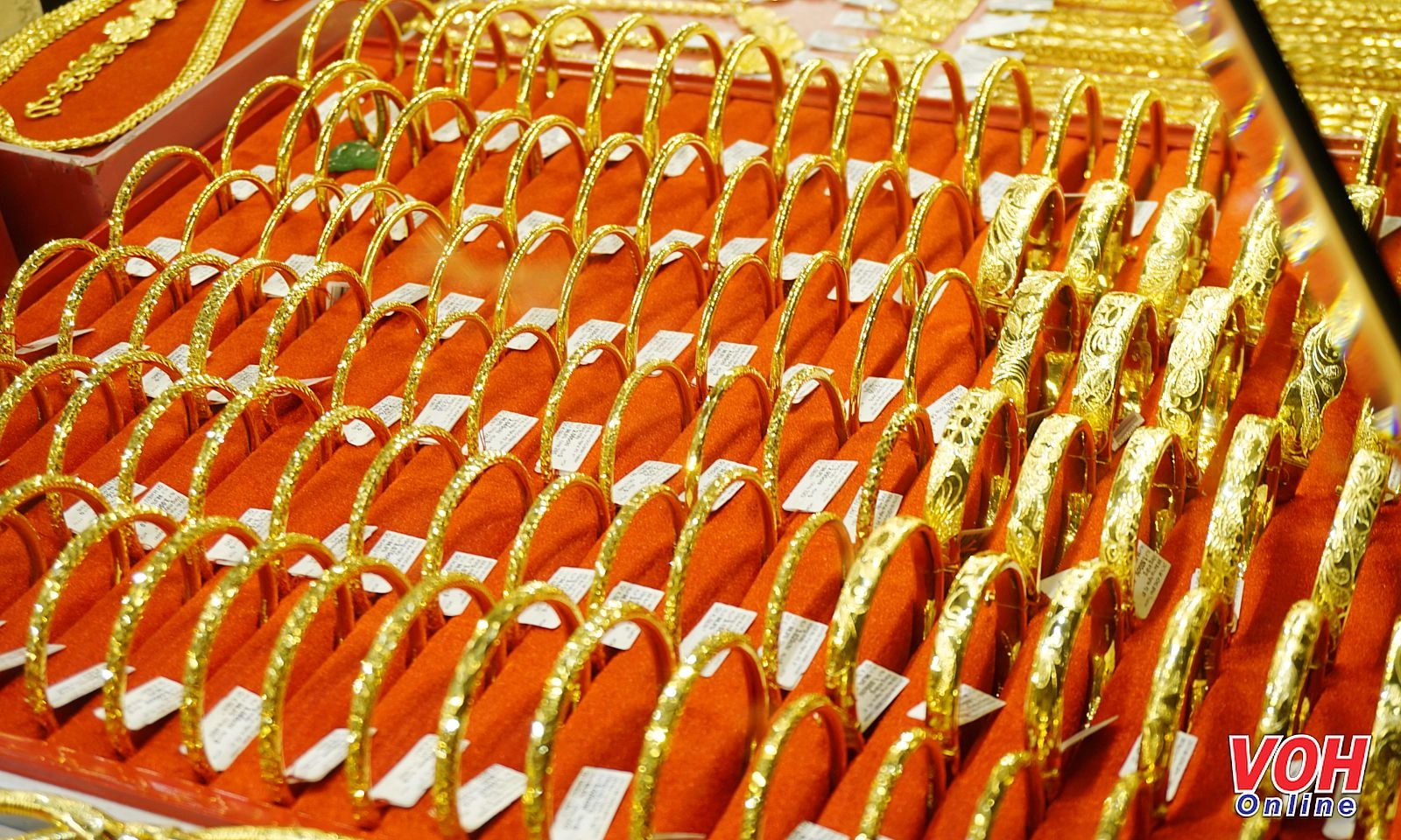Giá vàng ngày 22/6: Trong nước bật tăng, thế giới đi ngang