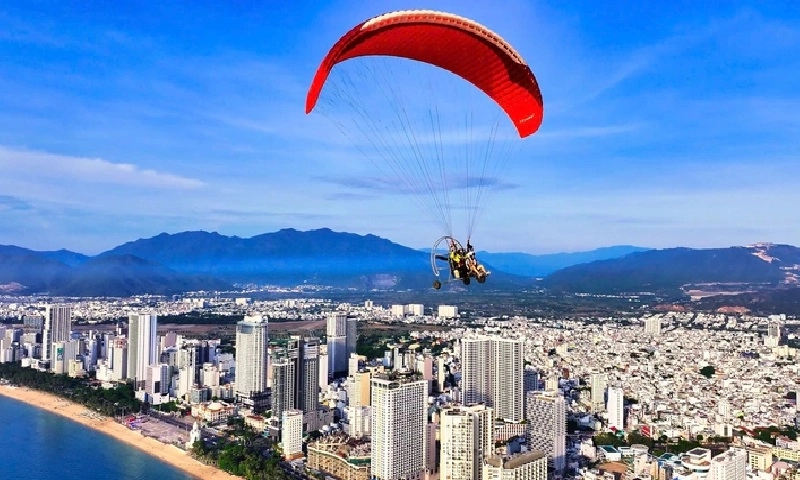 Khánh Hòa tổ chức biểu diễn dù lượn chào mừng Lễ hội Văn hóa - Du lịch biển Nha Trang 2025