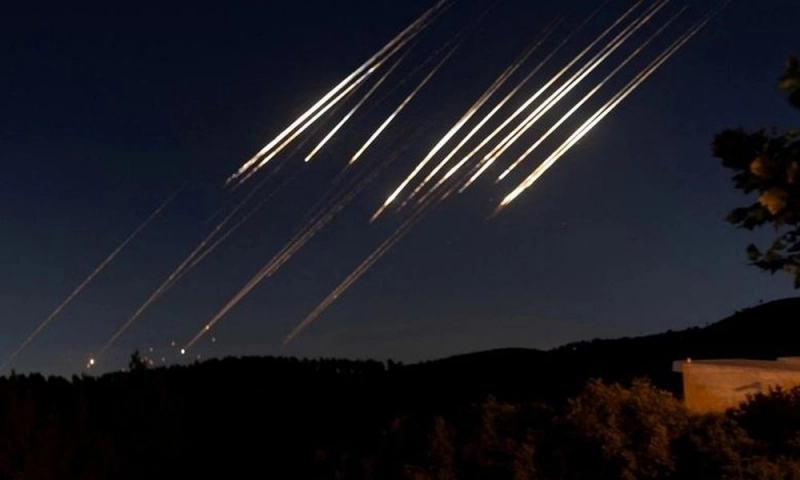 Iran tiếp tục phóng tên lửa về phía Israel