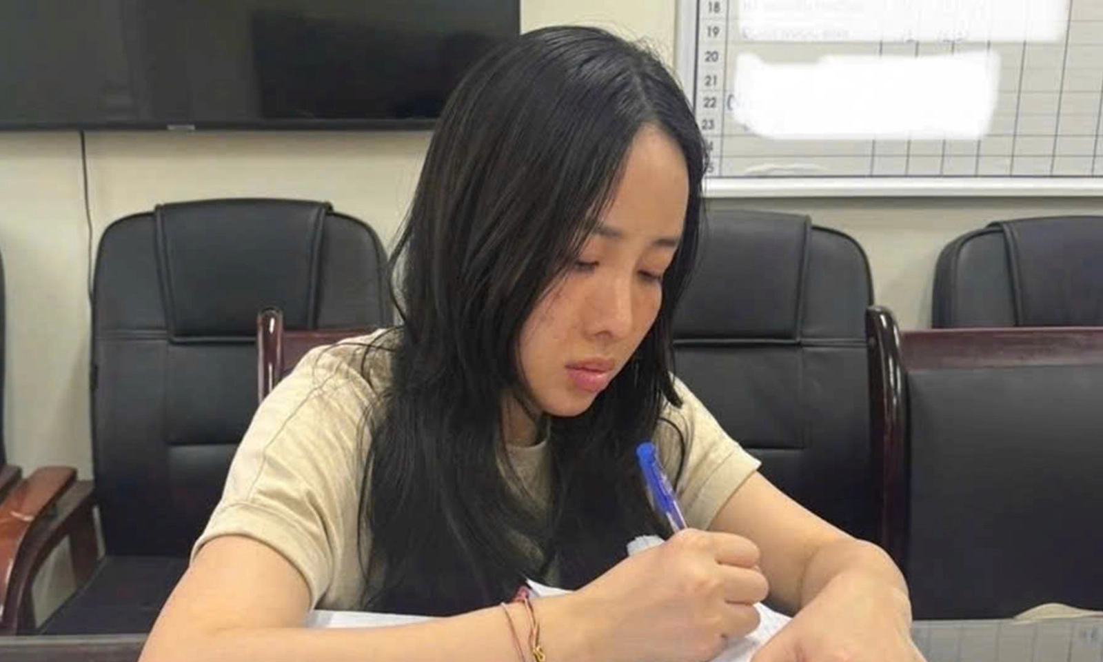 Bắt TikToker Vũ Hồng Phúc “Cún Bông” vì trốn thuế hàng chục tỷ đồng