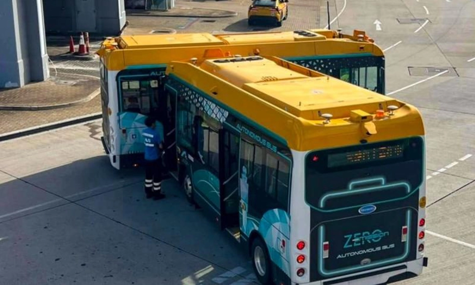 Sân bay Hồng Kông tạm dừng dịch vụ xe buýt không người lái do va chạm
