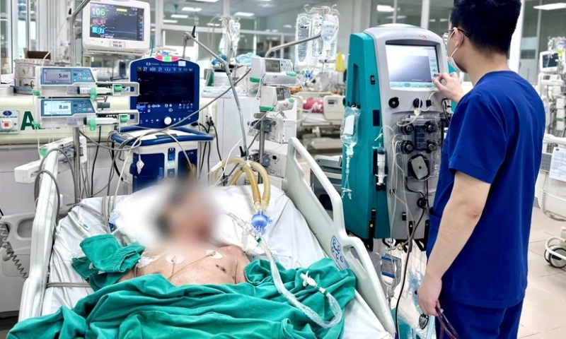 Nhiễm khuẩn huyết nặng vì lạm dụng thuốc giảm đau chứa corticoid