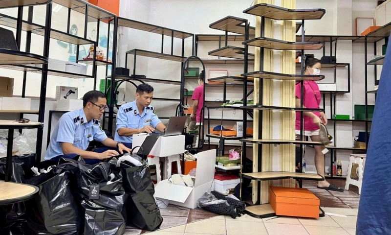 Tổng tấn công hàng giả, siết chặt thị trường
