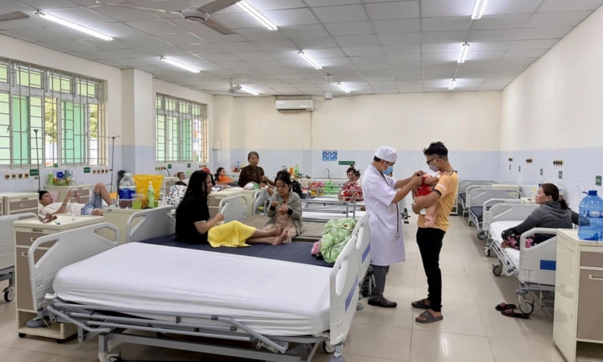 Bộ Y tế cảnh báo bùng phát dịch sởi, yêu cầu “đi từng ngõ, gõ từng nhà” để phủ vaccine