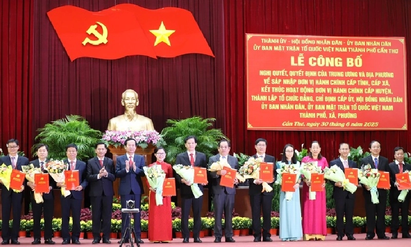 Bí thư, chủ tịch UBND 103 xã, phường của TP Cần Thơ mới