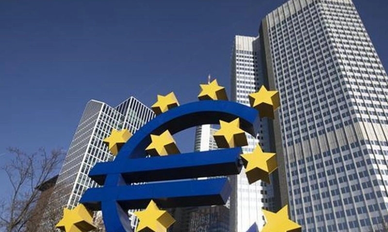 ECB cảnh báo lạm phát biến động 