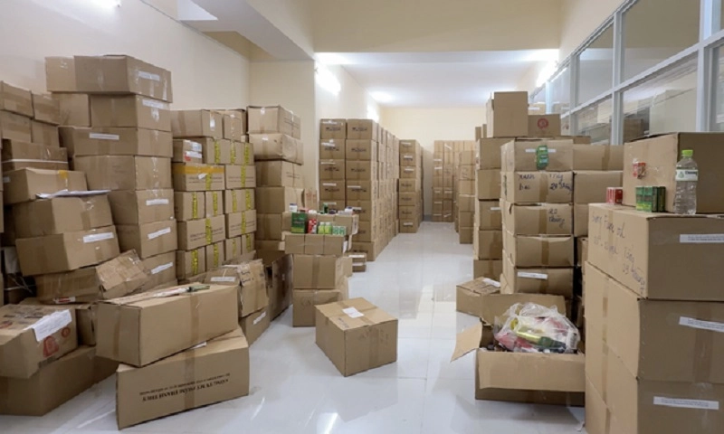 Triệt phá đường dây sản xuất dầu gió, mỹ phẩm giả quy mô lớn: Vợ chồng giám đốc sa lưới cùng 17 đồng