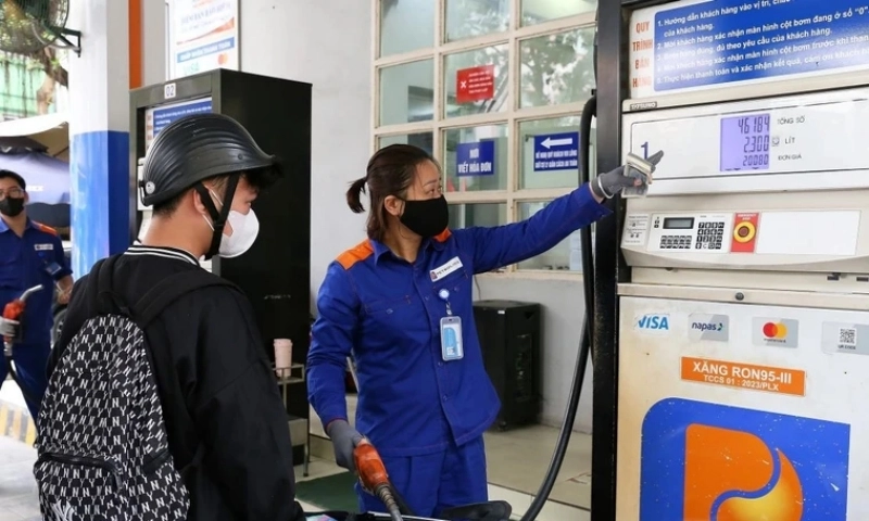 Giá xăng dầu có thể giảm mạnh từ chiều mai 3/7 