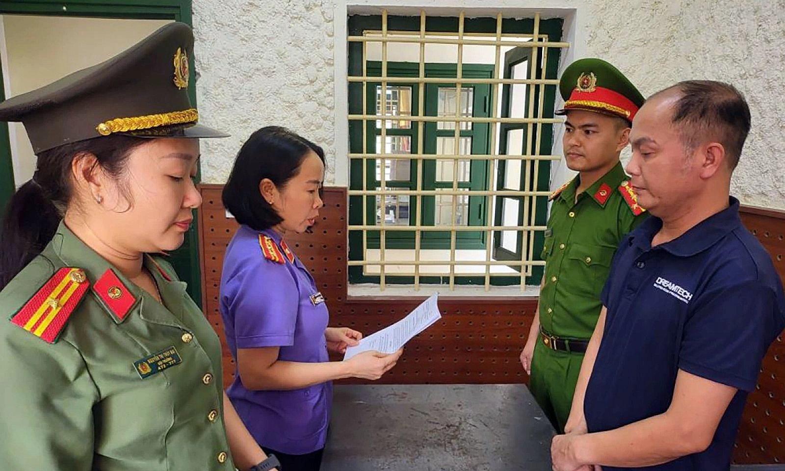 Trưởng văn phòng tạp chí và đồng phạm lừa đảo 1,2 tỉ đồng xin cấp phép mỏ đất