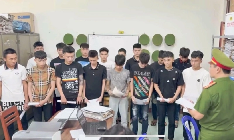 Tạm giam 8 bị can trong vụ thanh thiếu niên chém người vô cớ ở Quảng Ngãi 