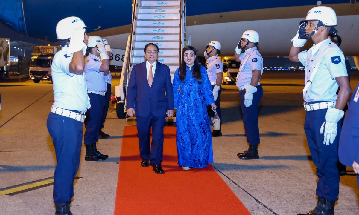 Thủ tướng tới Rio de Janeiro dự Hội nghị BRICS và làm việc tại Brazil