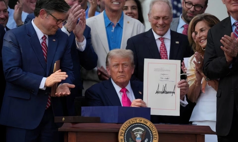Ông Trump quyết giảm thuế và chi tiêu toàn diện  