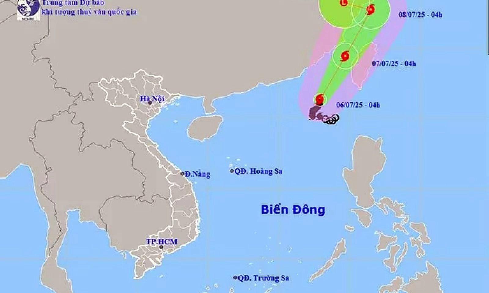 Bão số 2 di chuyển chậm trên Biển Đông, biển động dữ dội