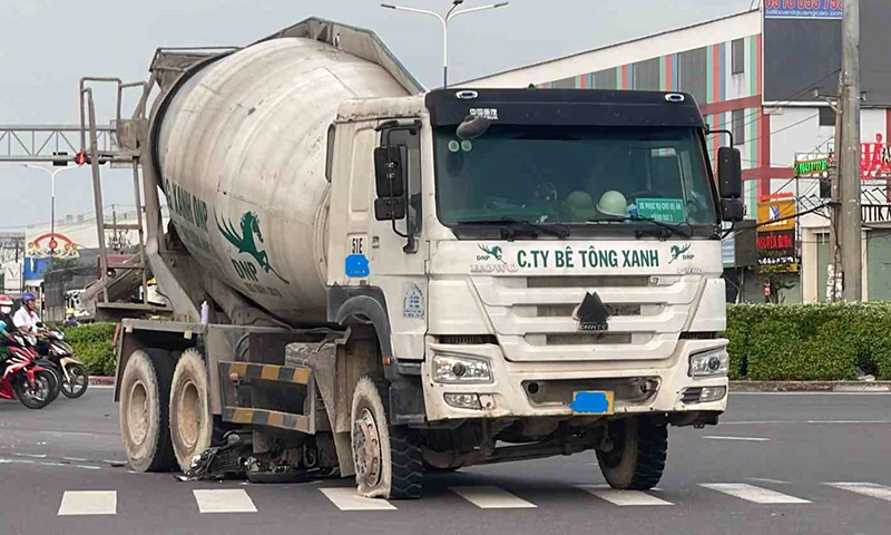 Nữ tài xế xe ôm công nghệ bị xe chở bê tông cán tử vong thương tâm