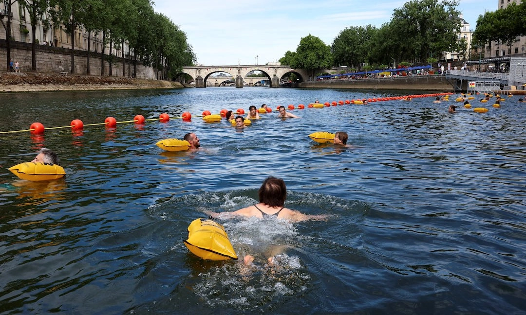 Paris mở cửa sông Seine cho người dân bơi lội sau hơn một thế kỷ