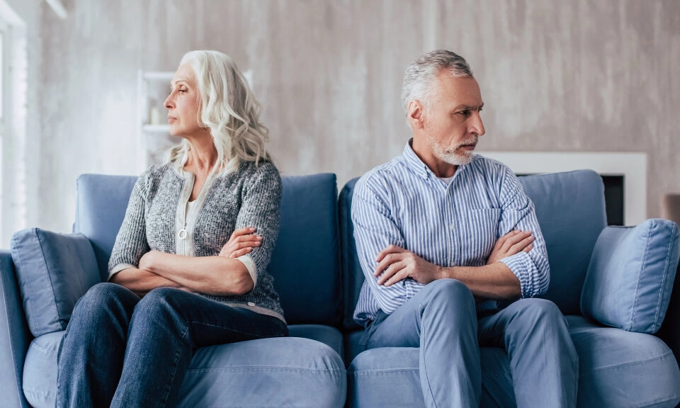 Tỷ lệ ly hôn ở người già tăng mạnh, và đây là một phần lý do