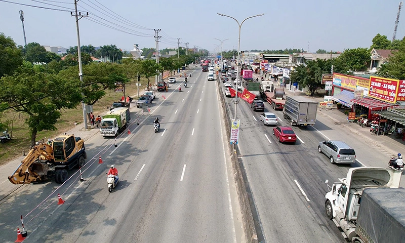 Sửa chữa hàng loạt đoạn đường hư trên quốc lộ 51 trong tháng này