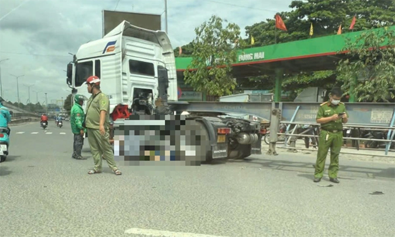 Va chạm giao thông, người đàn ông tử vong dưới bánh xe đầu kéo