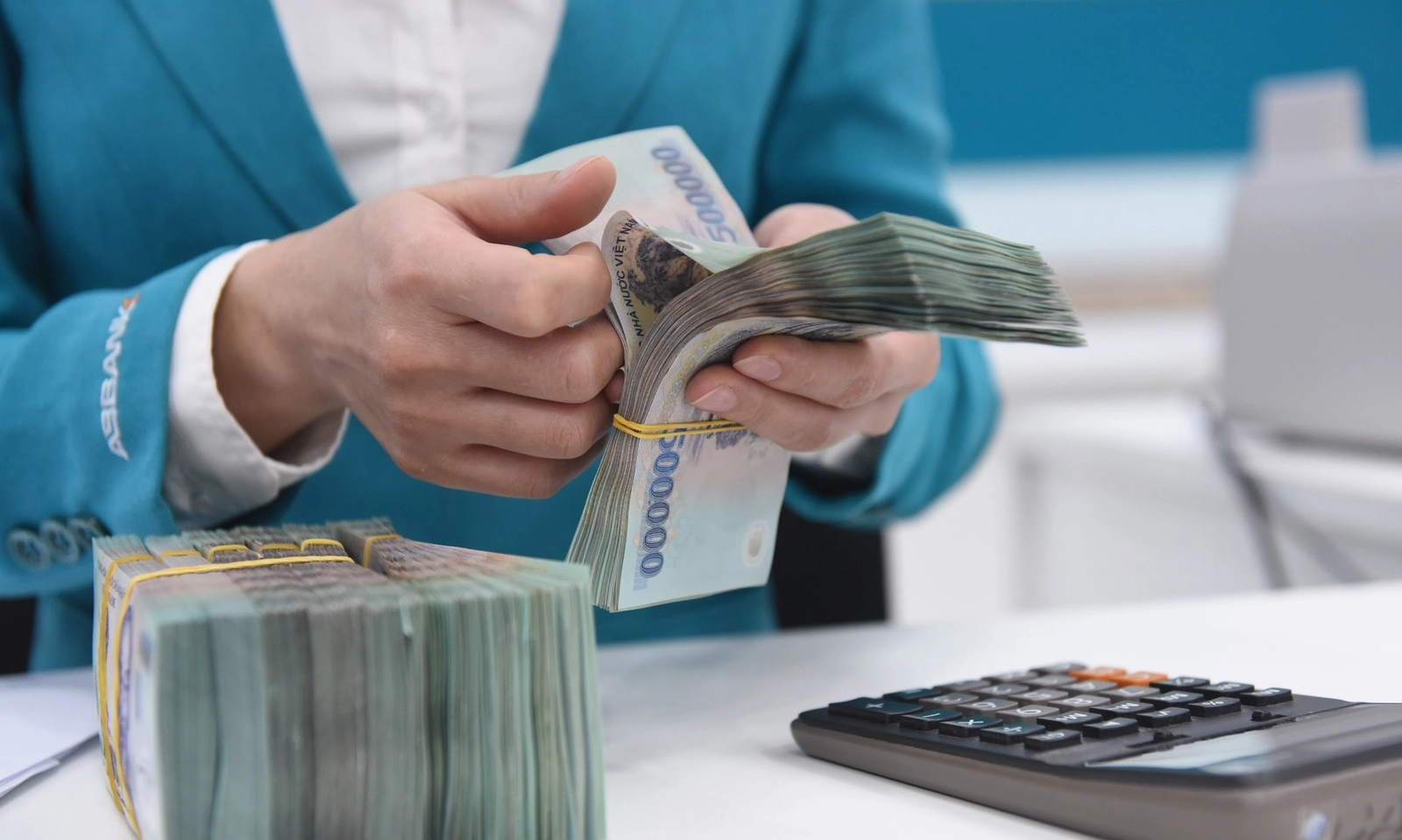 Số hóa quản lý, siết chặt thương mại điện tử