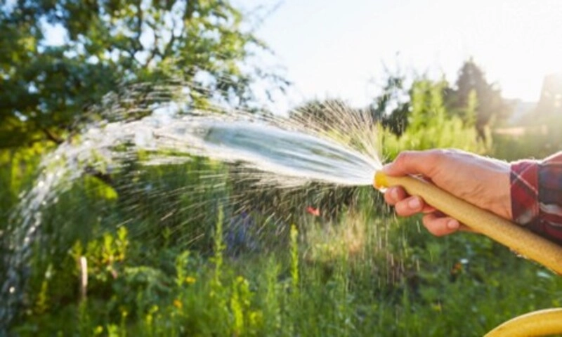 Anh: Thames Water ban hành lệnh cấm sử dụng vòi nước với hơn 1 triệu người dân