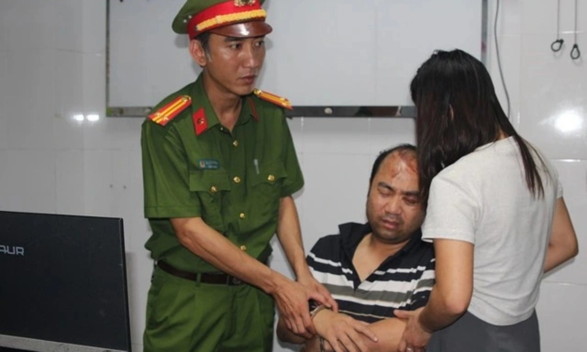 Vụ ôtô đâm 2 xe máy rồi rơi xuống sông: Tạm giữ tài xế