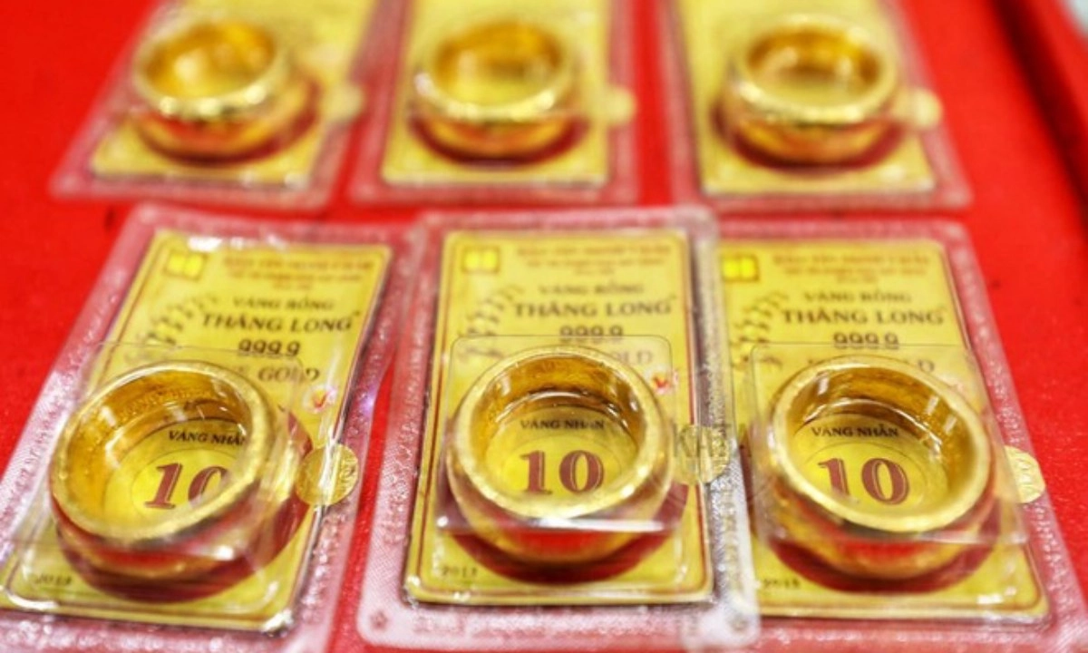 Giá vàng đứng yên trong nước, thế giới tăng mạnh