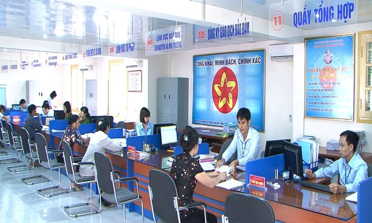 Thủ tướng yêu cầu chấn chỉnh nạn cò làm giấy tờ