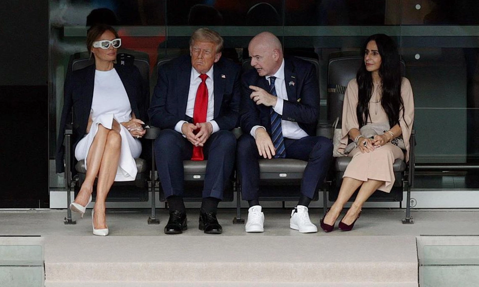 Ông Trump mắc bệnh suy giãn tĩnh mạch mãn tính