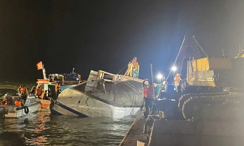 Cập nhật vụ lật tàu ở Hạ Long: Hơn 30 người tử vong, 10 người được cứu sống