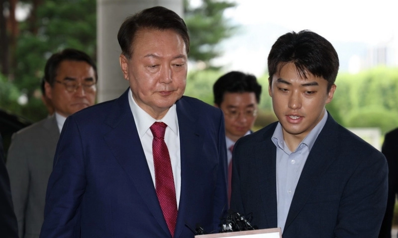 Cựu Tổng thống Hàn Quốc Yoon Suk-yeol bị truy tố và tạm giam