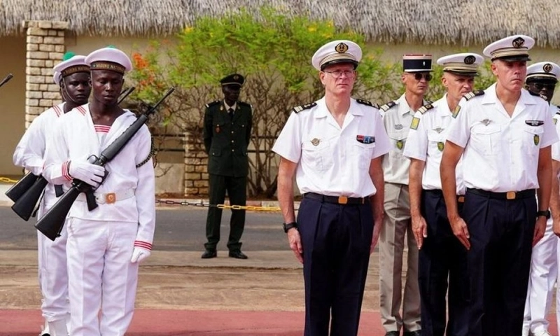 Pháp rút quân hoàn toàn khỏi Tây Phi