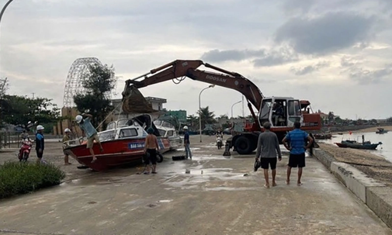 Điểm tin chiều 20/7: 16.000 du khách từ đảo Cát Bà vào đất liền tránh bão