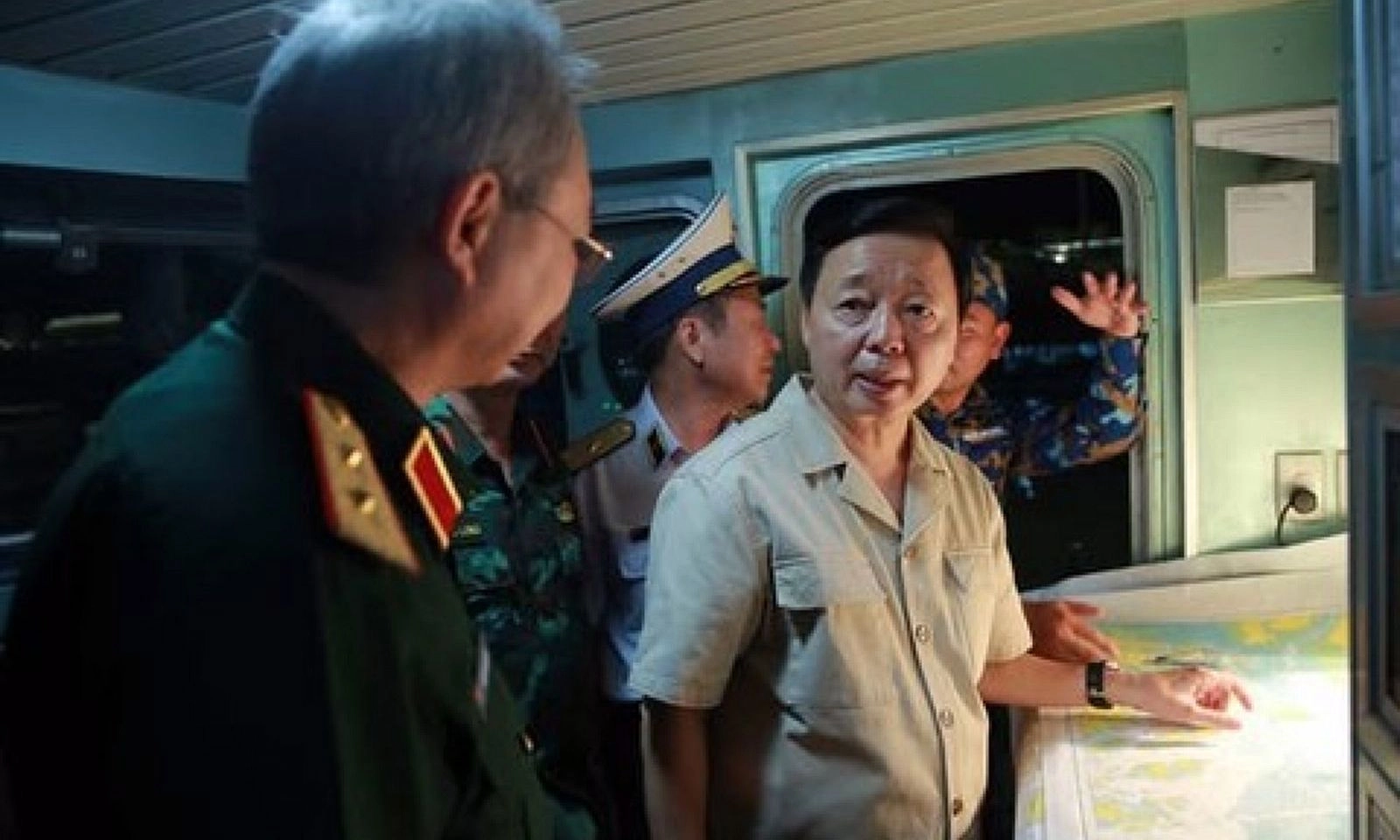 Thủ tướng chỉ đạo huy động tối đa lực lượng tìm kiếm nạn nhân vụ lật tàu ở Hạ Long