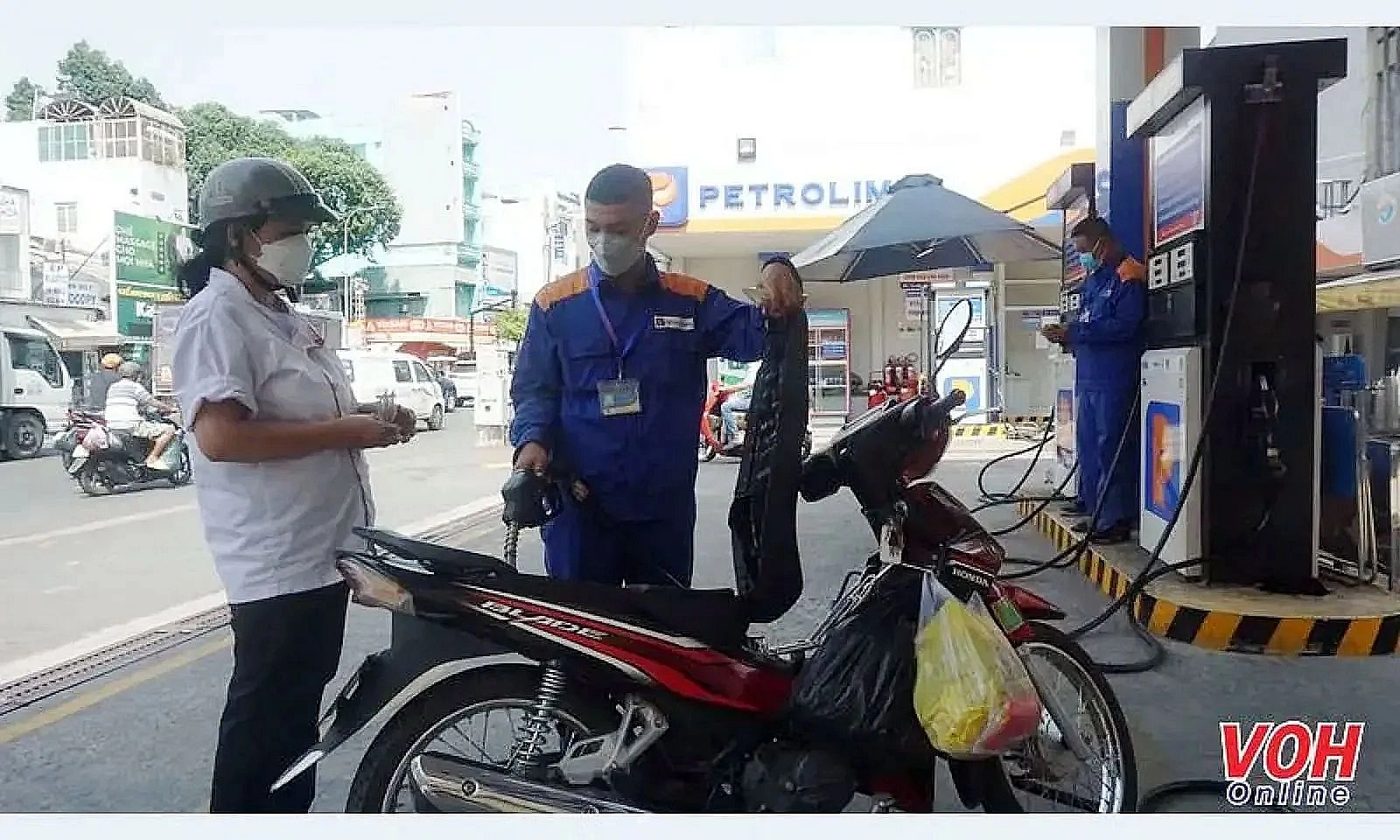 Giá dầu thế giới biến động nhẹ, xăng dầu trong nước tiếp tục điều chỉnh giảm