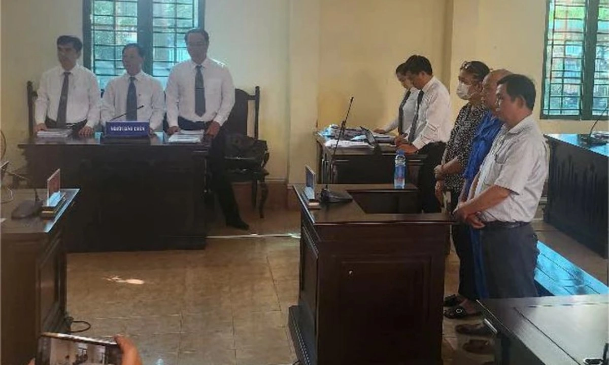 Cựu giám đốc Tân Tân bị xét xử vì trốn thuế, không chấp hành bản án