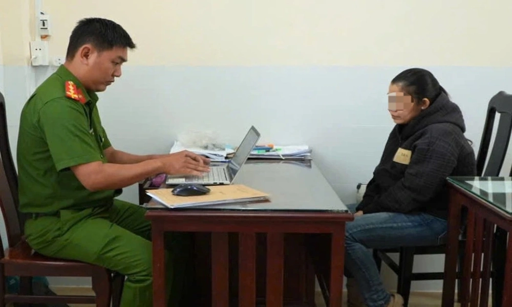  Bắt giữ nữ đối tượng cướp giật hàng loạt thùng bia ở tiệm tạp hóa