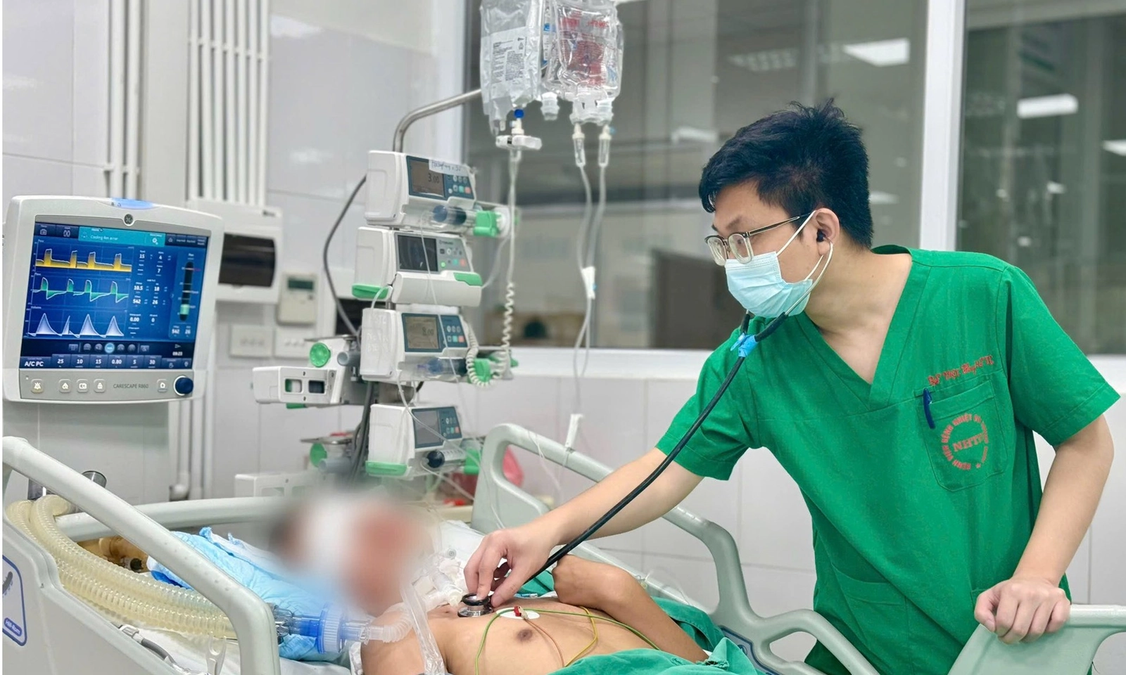 Chàng trai 17 tuổi mắc viêm não Nhật Bản, di chứng nặng