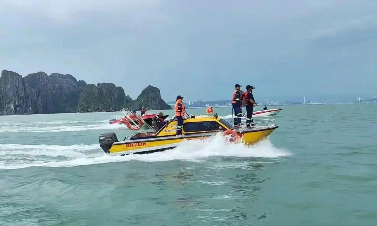 Phát hiện thi thể nghi là nạn nhân vụ lật tàu trên vịnh Hạ Long