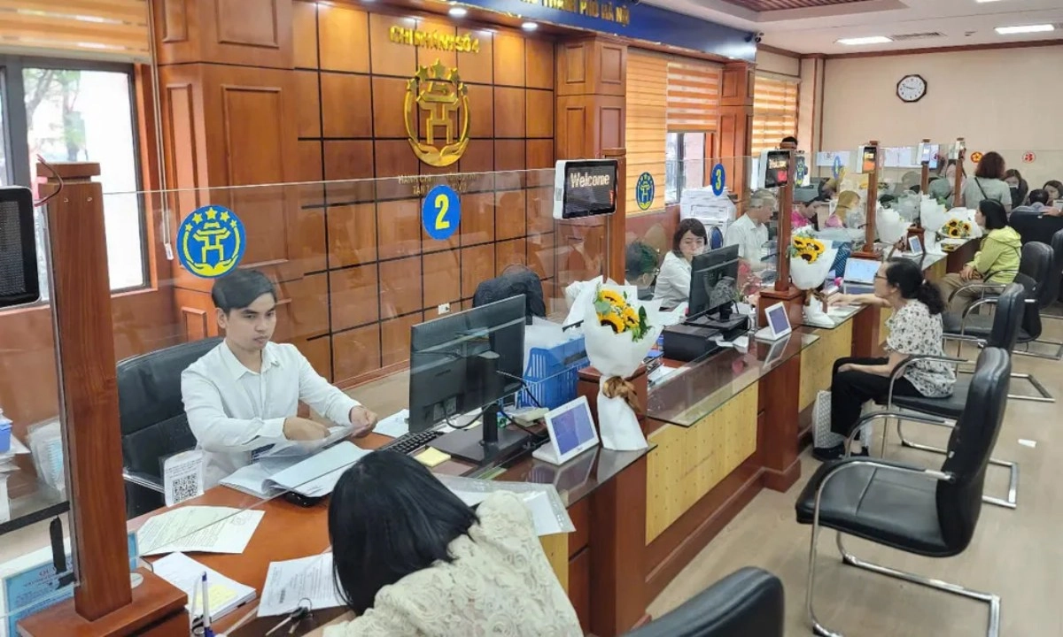 TPHCM mạnh tay dẹp cò giấy tờ, cấm làm khó người dân