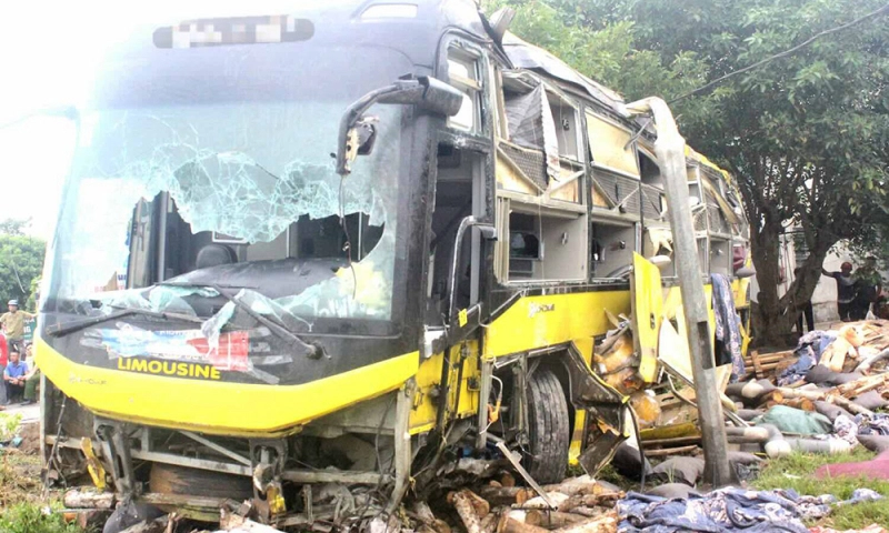 Vụ lật xe khách tại Hà Tĩnh: Công bố nguyên nhân, bắt giam tài xế