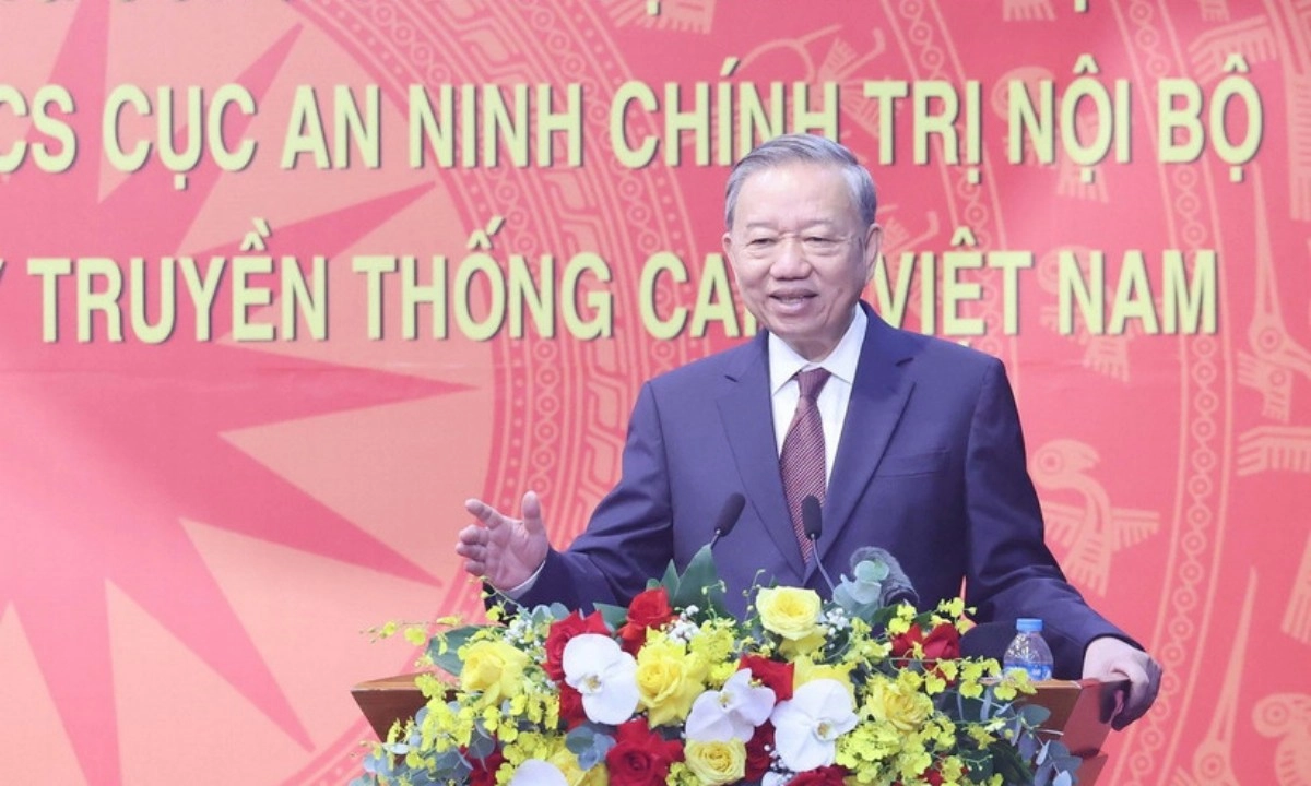 Tổng Bí thư: Đổi mới mạnh mẽ tư duy, bảo vệ an ninh chính trị nội bộ