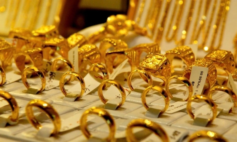 Giá vàng SJC giảm còn 121 triệu đồng, đô la vượt 26.000 đồng