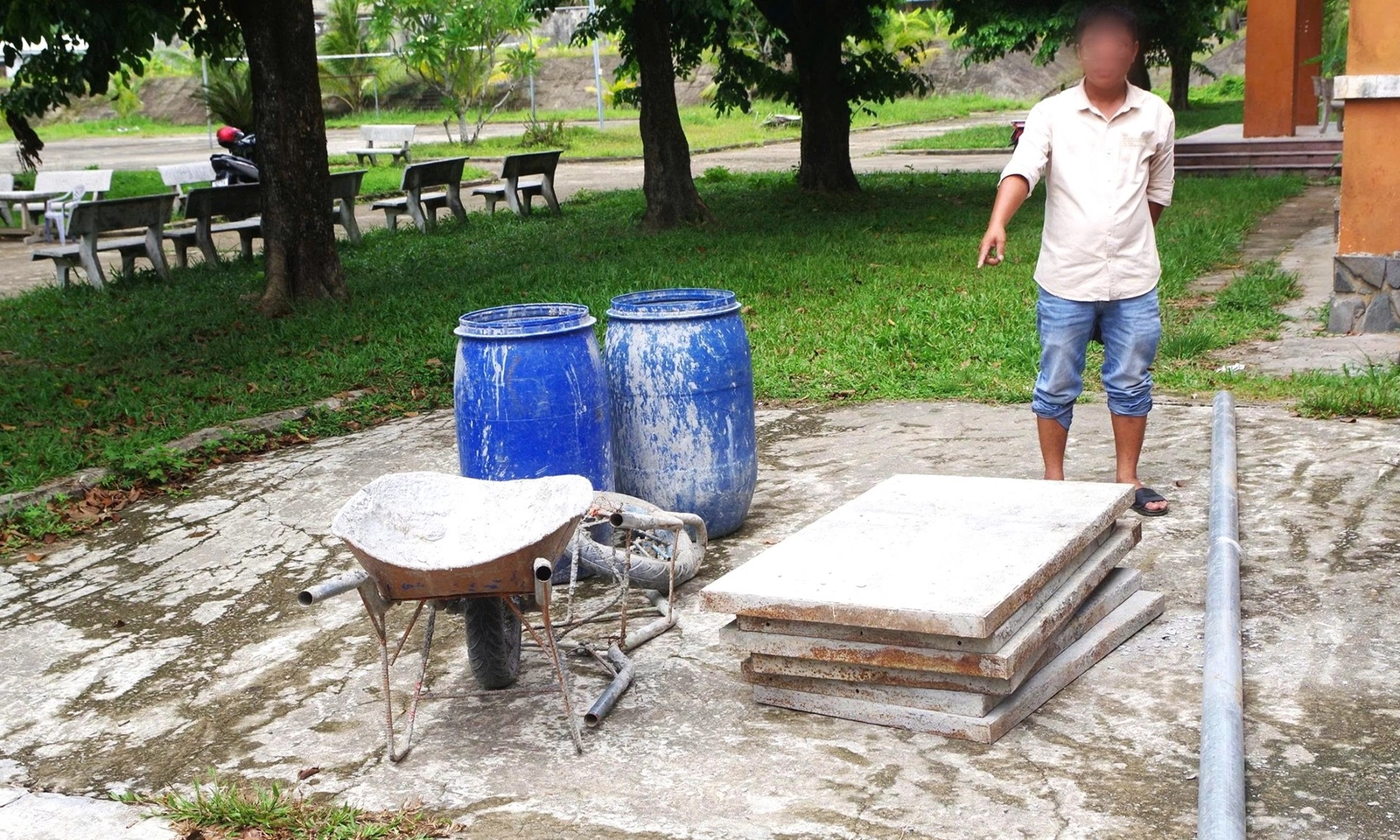 Bắt đối tượng vào nghĩa trang để trộm cắp