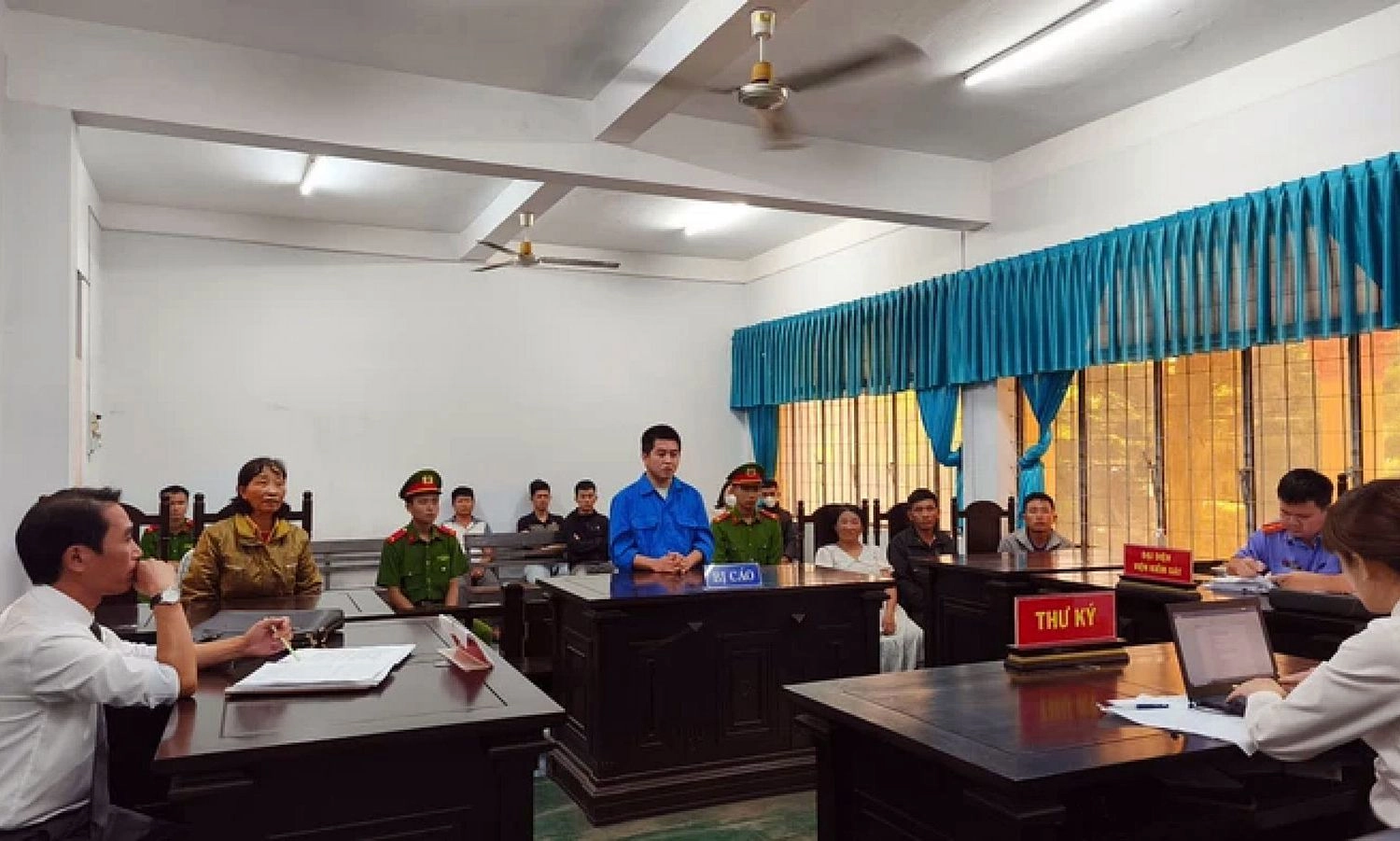 Hít keo con chó, nam thanh niên chém mẹ ruột trong cơn ảo giác